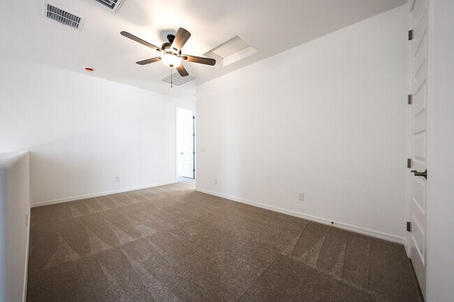 Building Photo - 3 Bedroom + Den and Loft in Aloravita Community