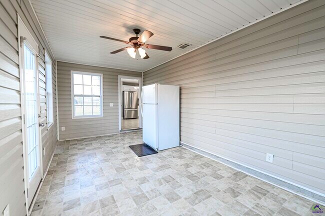 Building Photo - 307 Nile Ln