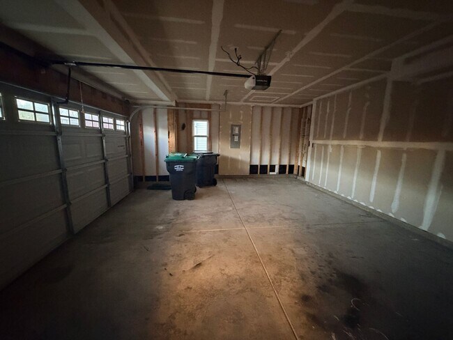 Building Photo - 1325 Horse Shoe Bnd