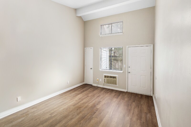 Building Photo - 3707 Squaw Valley Dr SW