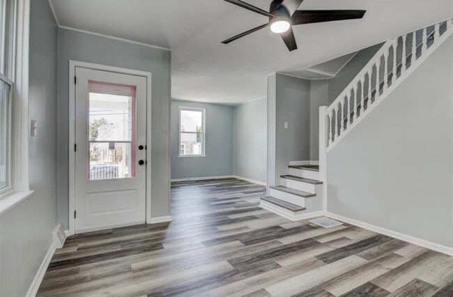 Building Photo - 833 N Hoffert St