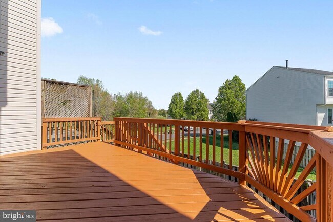 Building Photo - 7102 Finch Ln