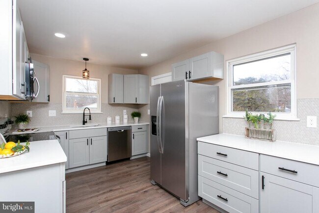 Building Photo - 5026 Preston Ln