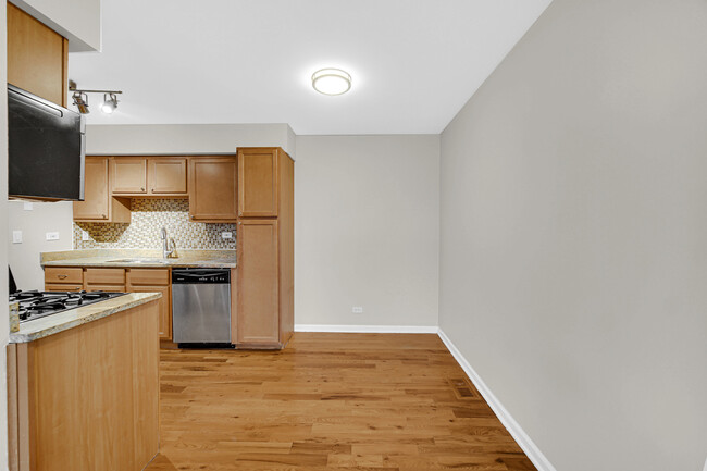 Building Photo - 2301 Knollwood Cir