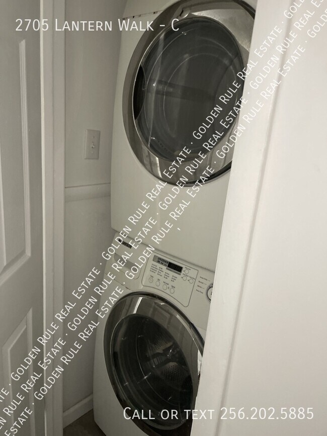 Building Photo - 2705 Lantern Walk SE