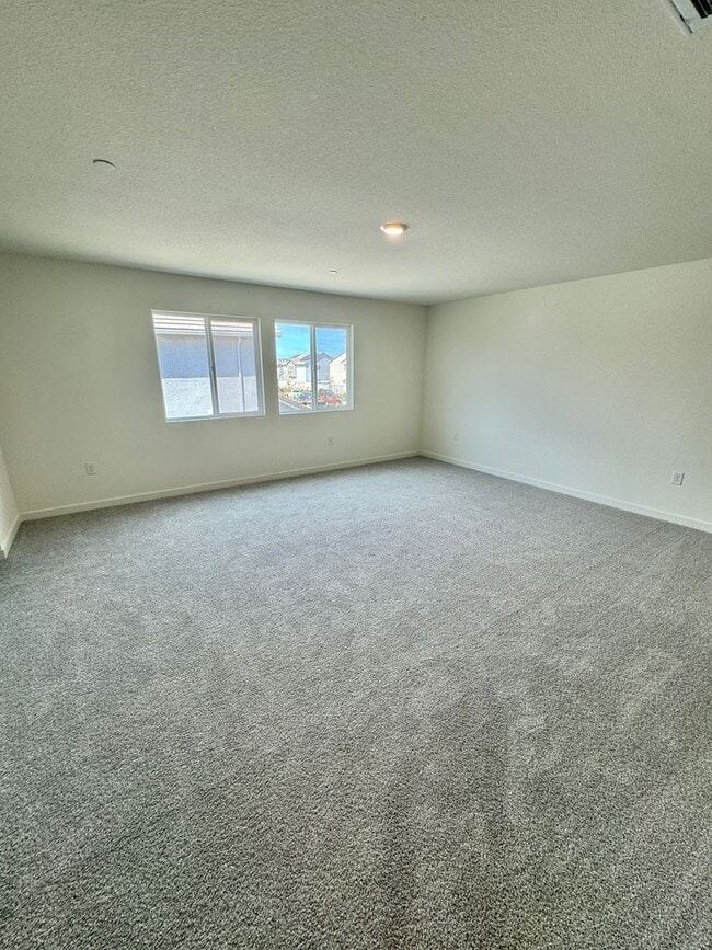 Building Photo - FOUR-FIVE/OFFICE BEDROOM THREE BATHROOM SE...