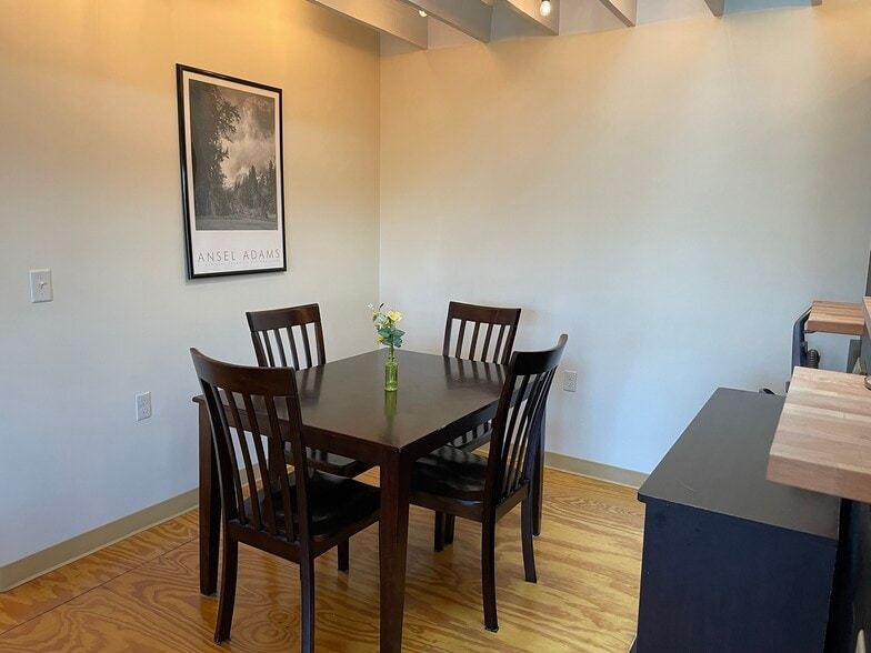 Building Photo - 2915 2nd Ave S