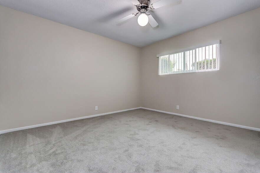 Building Photo - 2407 Mackay Ln