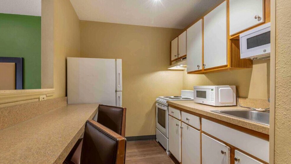 Building Photo - 5830 Westpark Dr