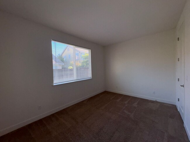 Building Photo - 100 Mt Adams Cir