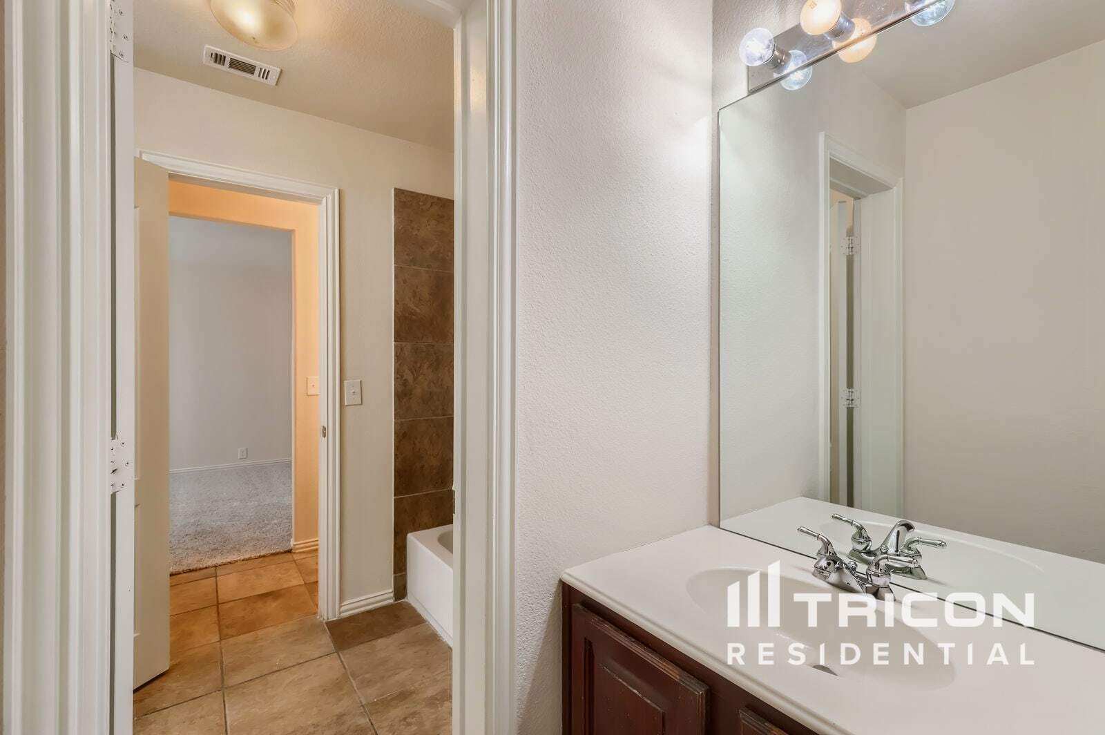 Building Photo - 8698 Fisher Dr