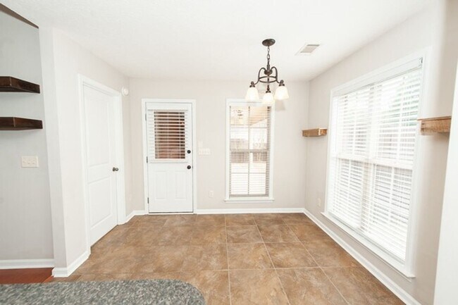 Building Photo - 8740 Lindsey Ln