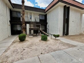 Building Photo - Spacious 3-Bed, 1-Bath Condo with Granite ...