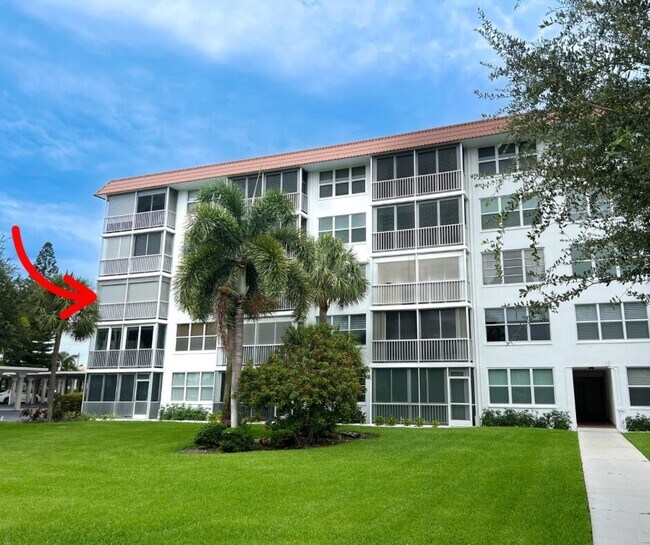 Building Photo - 900 Dogwood Dr