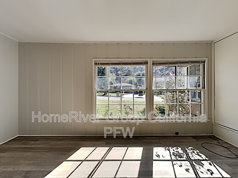 Building Photo - 2431 Sleepy Hollow Dr
