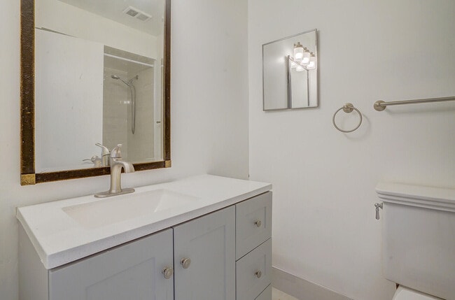 Building Photo - 1385 Crystal Way
