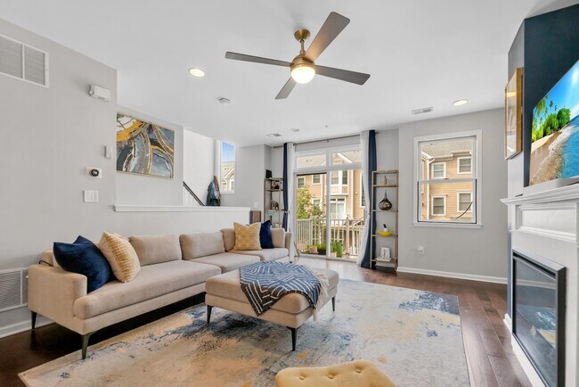 Building Photo - 285 Roslyn Ct