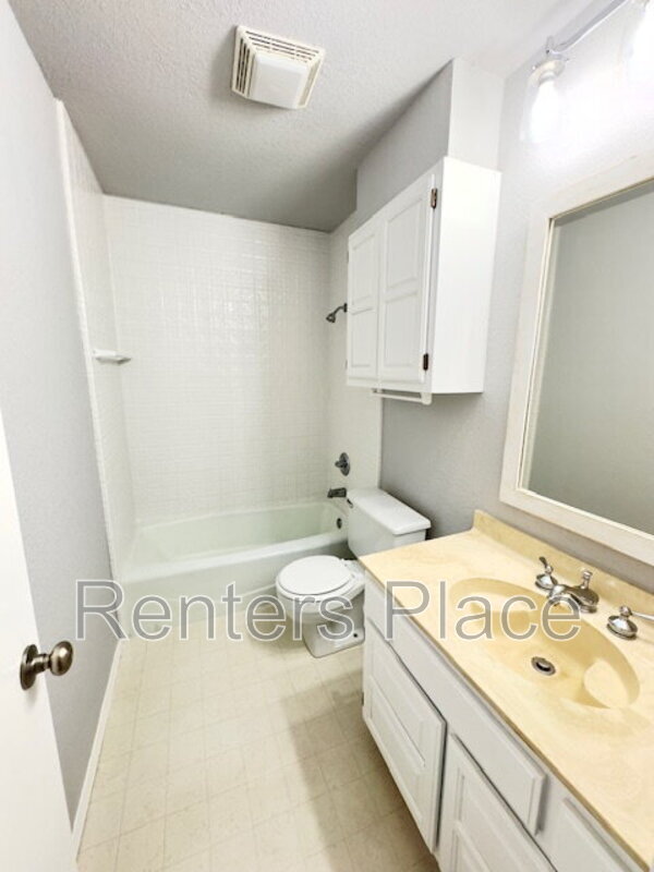 Building Photo - 1400 N Ironwood Pl