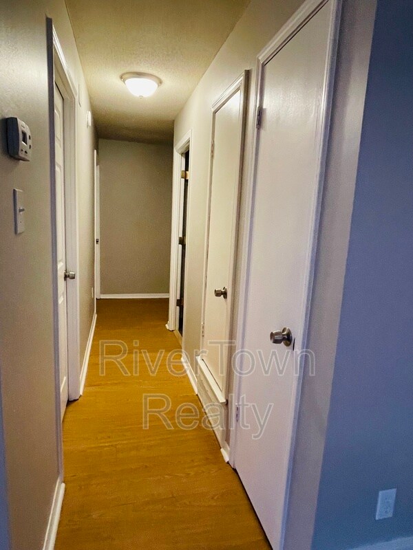 Building Photo - 6390 Sandhurst Rd