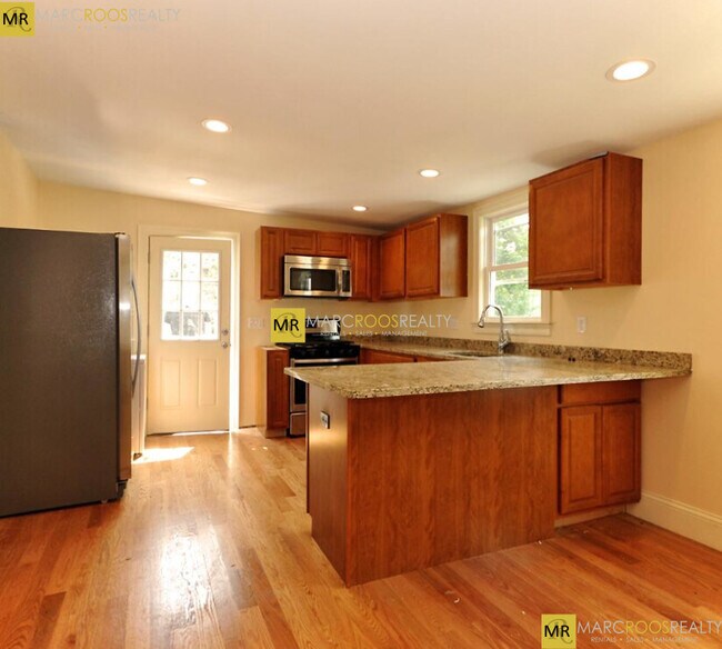 Building Photo - 35 Pratt St