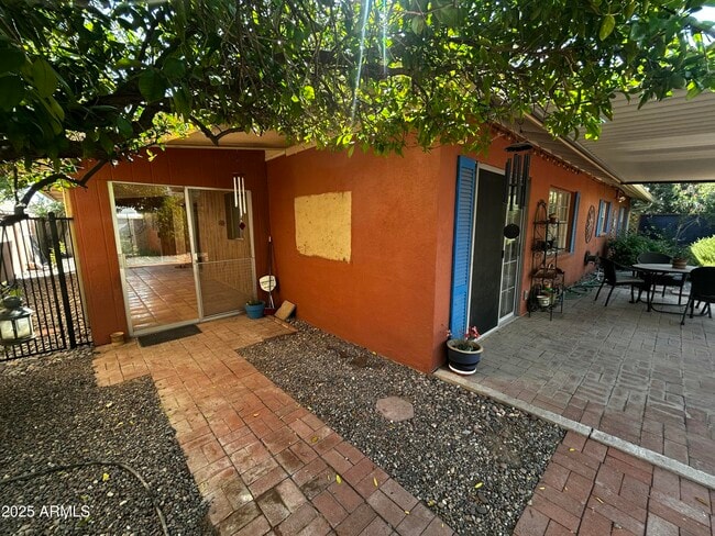 Building Photo - 1536 W Glenn Dr