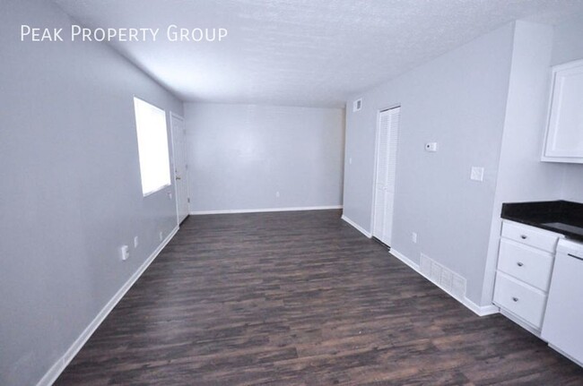 Building Photo - Available Fall 2026! 1 Bedroom Apartment L...