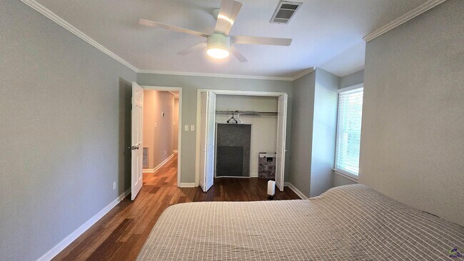 Building Photo - 201 Quail Run Dr