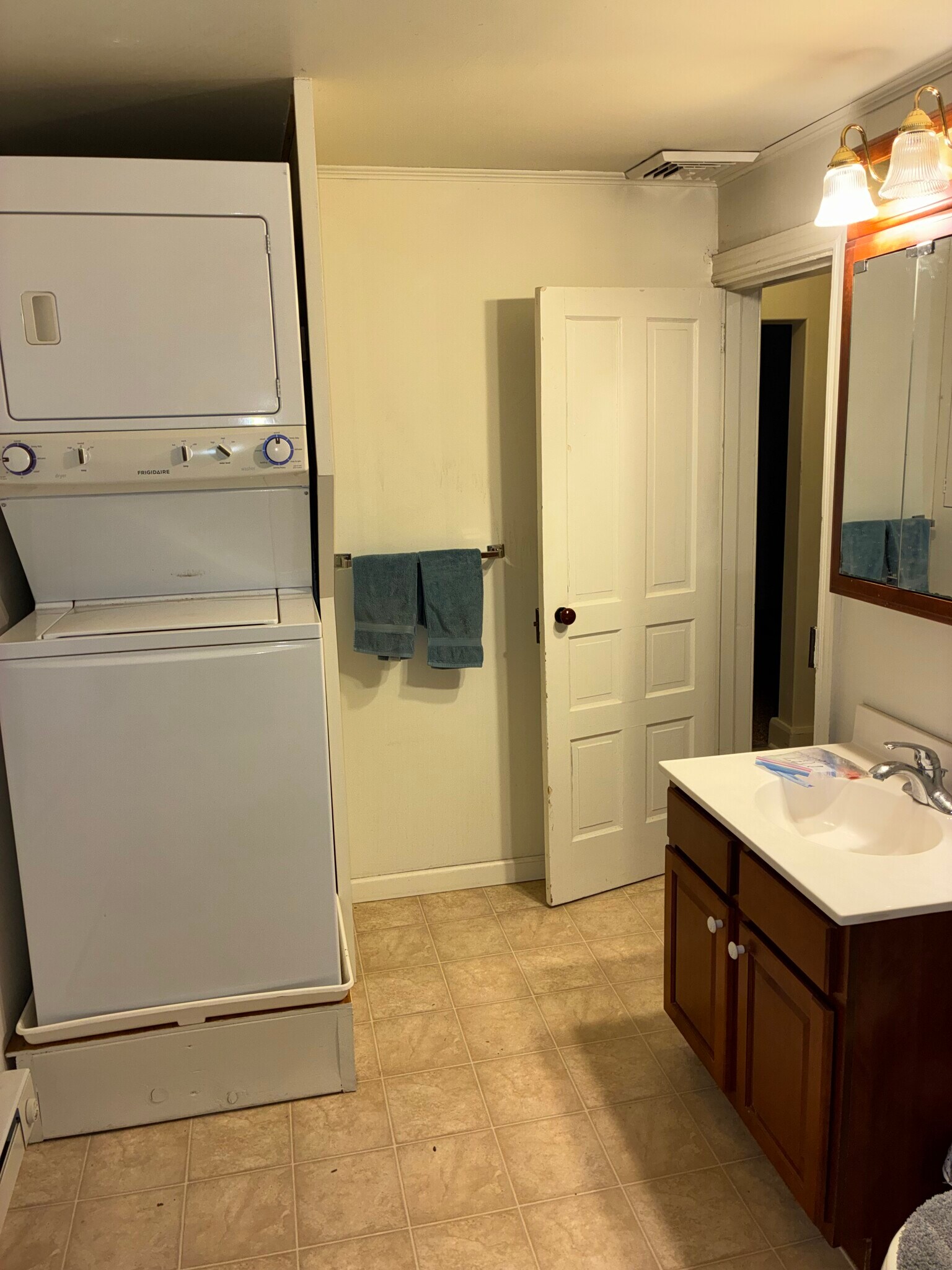 Building Photo - 1177 Main St