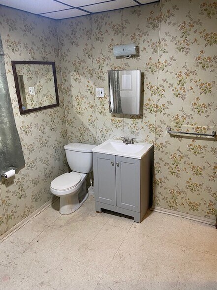 Building Photo - 752 Highland Ave