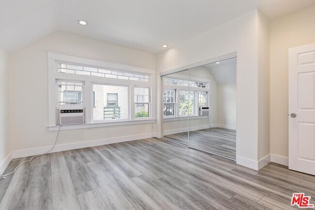 Building Photo - 1054 Maine Ave