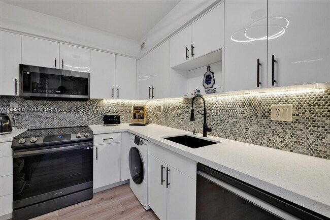 Building Photo - 2501 S Ocean Dr