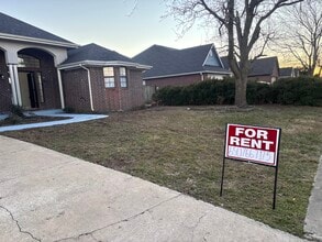 Building Photo - 3402 W Center St