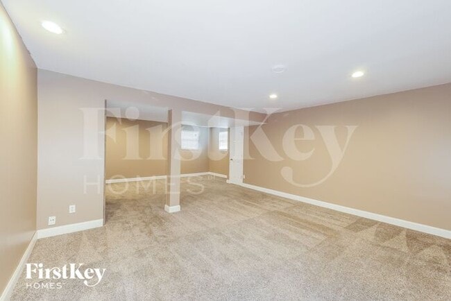 Building Photo - 613 Valley View