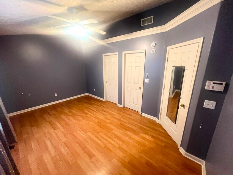 Building Photo - 2321 Winterset Dr