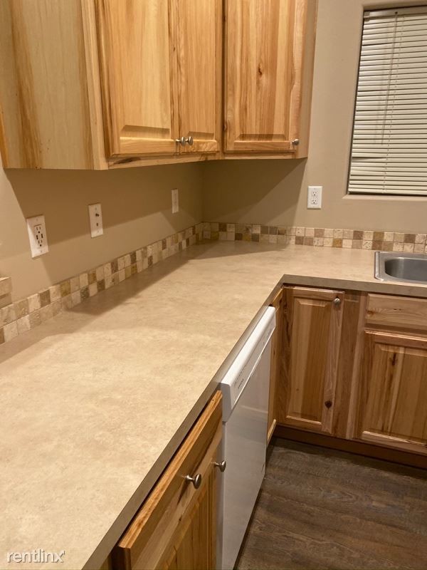 Building Photo - 2 br, 2 bath Townhome - 953 NW Circle Blvd