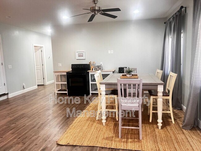 Building Photo - 1593 E Scenic Sunrise Dr