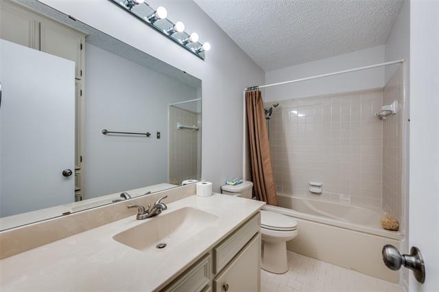 Building Photo - 1902 Green Meadow Ct