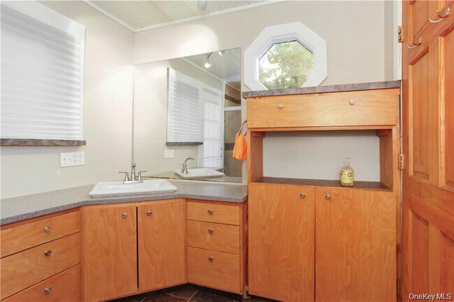 Building Photo - 4 1st St