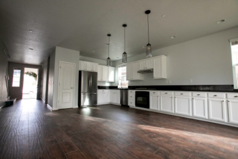 Building Photo - 1616 Flores Way