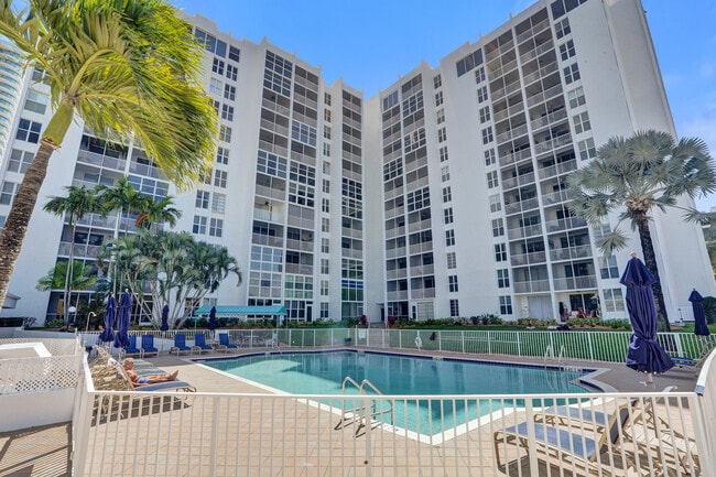 Building Photo - 1391 S Ocean Blvd