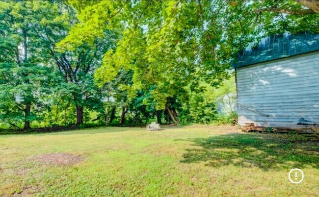 Building Photo - 205 W Fulton St