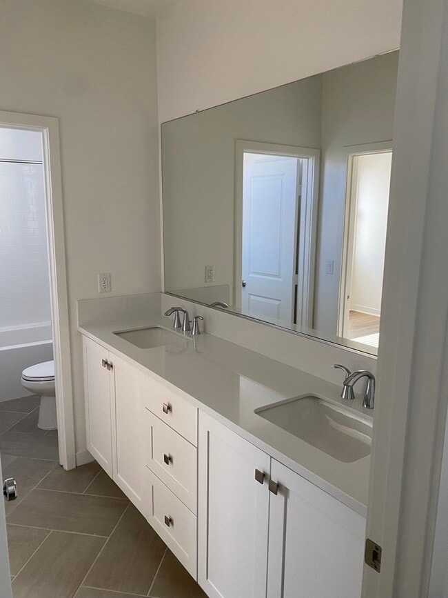 Bath 3 - 27554 Sparrow Ct