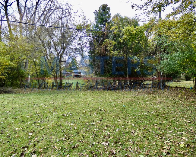 Building Photo - 2017 Garden Ln