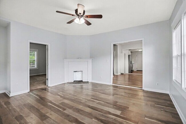 Building Photo - 3BR/2BA Gem Located in Historic West End!