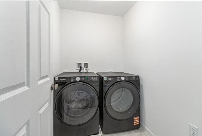 Building Photo - 7870 Briarwood Dr