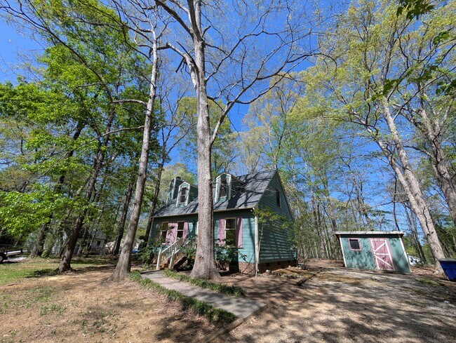 Building Photo - 2301 Wade Hampton Rd