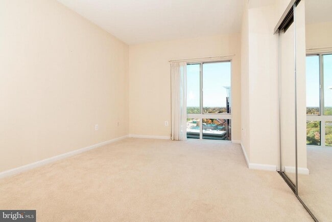 Building Photo - 3101 N Hampton Dr