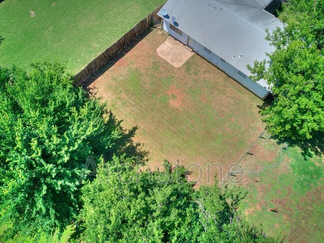 Building Photo - 8814 NE 13th St