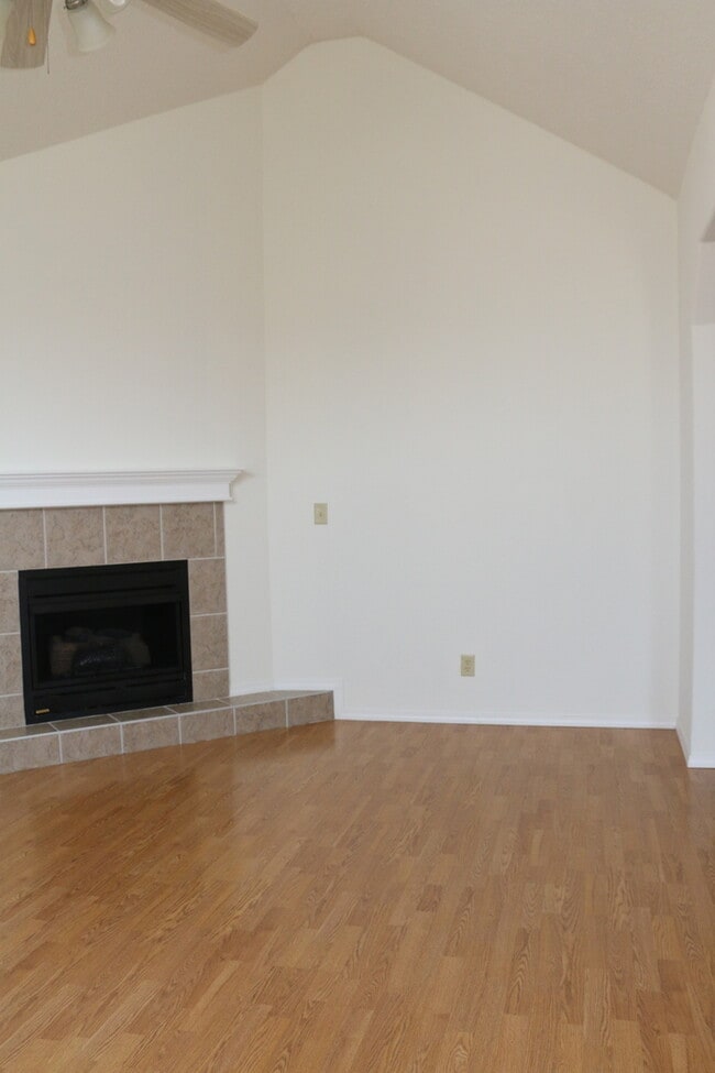 Building Photo - Available 10/7/2025
