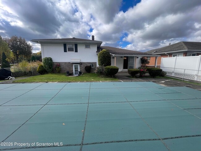 Building Photo - 708 Woodmere Ave